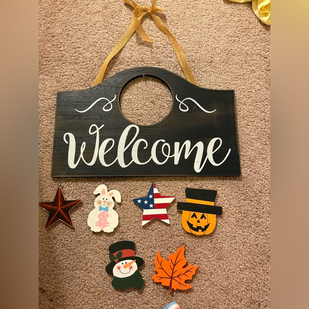 Festive Welcome Sign with Interchangeable Holiday Icons
